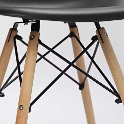 Silla tipo EAMES Negra
